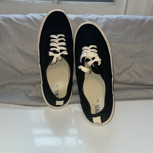 FREE WITH PURCHASE ZARA SHOES - Picture 2 of 4